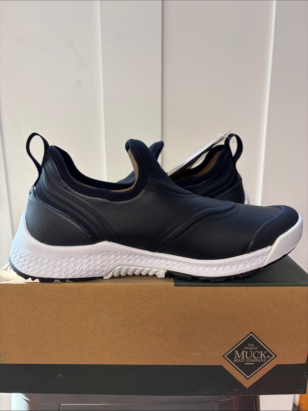 Women’s Muck Boots Outscape Low OSSW-000 Slip-On Shoe - Black/White NWT